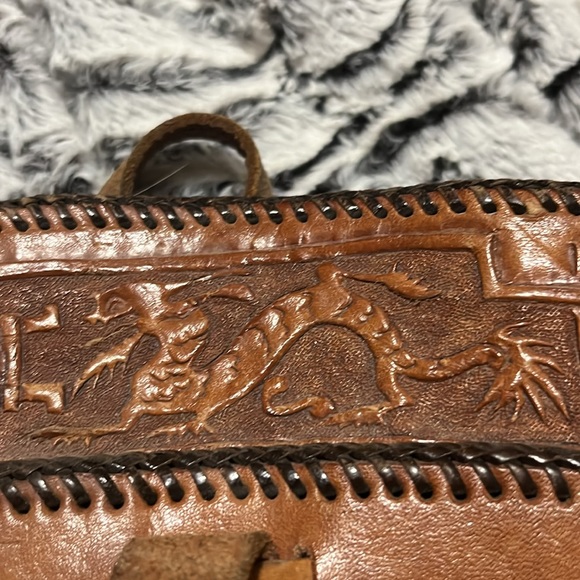 Stunning, unique, vintage hand tooled leather purse. - Picture 4 of 9